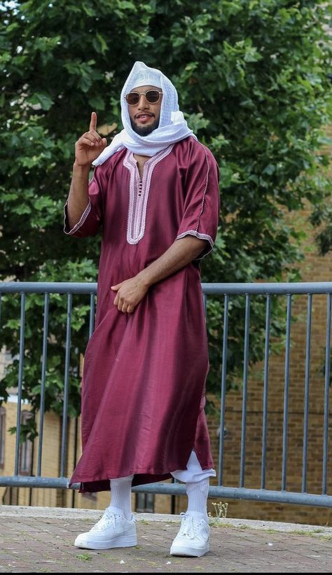 Muslim Men Clothing, Muslim Outfit, Arabic Clothing, Moroccan Clothing, Muslim Men, Muslim Couple Photography, Muslim Style, Man Dressing Style, Mens Casual Outfits Summer