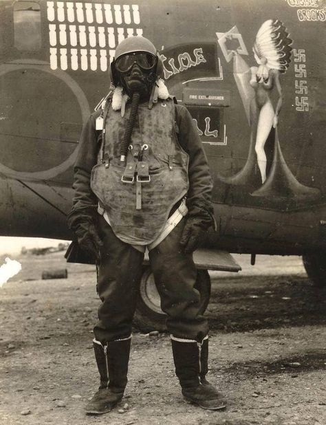 18 Captvating Photos From Human History Flak Jacket, Ultimate Garage, Rare Historical Photos, Air Shocks, Harriet Tubman, Aviation History, Nose Art, Protective Clothing, Gas Mask