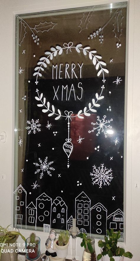 Posca Window Art Christmas, Christmas Window Art Ideas Diy, Chalk Christmas Window, Chalk Pen Window Art, Chalk Window Christmas, Christmas Window Chalk Art, Chalk Pen Window Art Christmas, Window Painting Ideas Christmas, Christmas Window Painting Easy