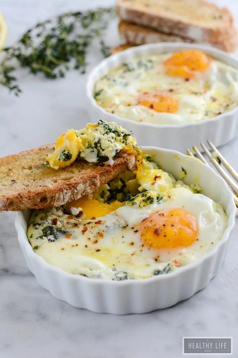 Baked Egg Ricotta Thyme Cups » A Healthy Life For Me Bacon Egg Wrap, Diverse Food Recipes, Unique Egg Recipes, Savory Healthy Breakfast, Fancy Breakfast Ideas, Bed And Breakfast Recipes, Soft Breakfast, Ezekial Bread, Gourmet Breakfast Recipes