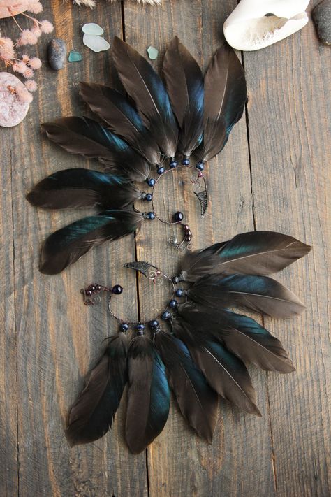 Ear Cuff Diy, Feather Ear Cuff, Feather Hair Extensions, Feather Hair, Black Witch, Feather Crafts, Blue Feather, Feather Jewelry, Black Halloween