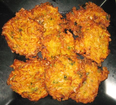 okoy / ukoy - crispy shrimp fritters Okoy Recipe, Shrimp Patties, Shrimp Fritters, Buttered Shrimp Recipe, Filipino Dish, Crispy Shrimp, Potato Patties, Shrimp Recipes For Dinner, Filipino Dishes