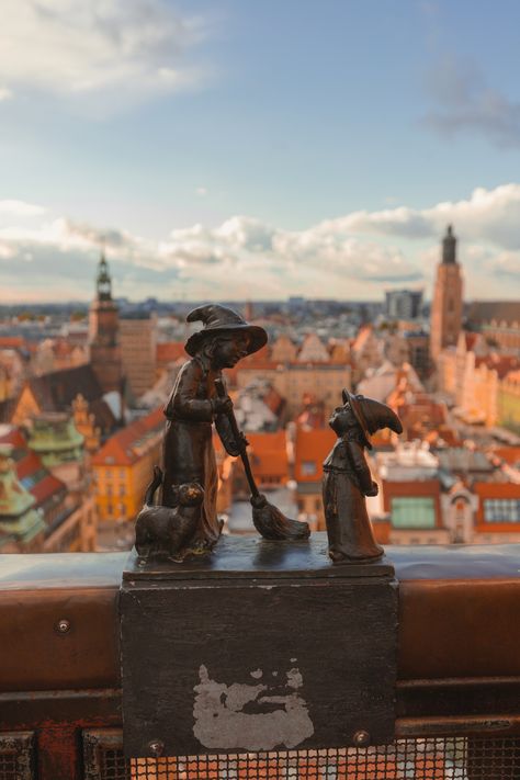 13 things you have to do in Wroclaw - Kelly Prince Writes Krakow Poland Aesthetic, Wroclaw Aesthetic, Poland Aesthetics, Study Psychology, Wroclaw Poland, Travel Tickets, European Aesthetic, Krakow Poland, Amazing Travel