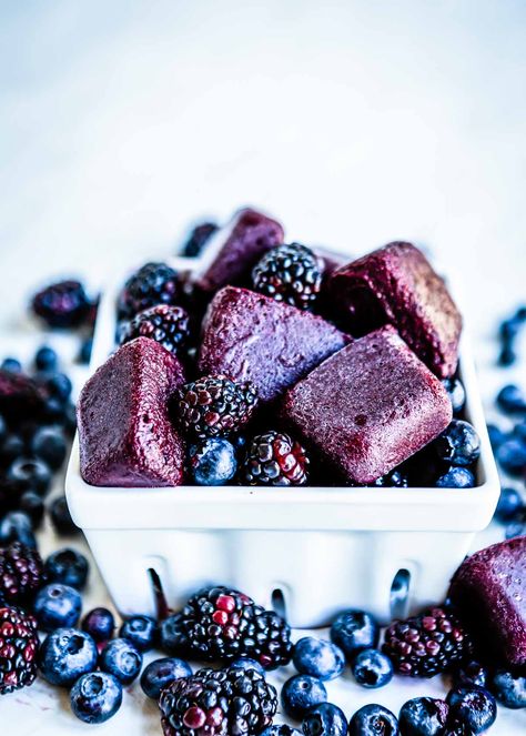 Elderberry Health Benefits, Smoothie Cubes, Make Elderberry Syrup, Date Smoothie, Elderberry Syrup Recipe, Freezer Smoothies, Homemade Elderberry, Immune Boosting Smoothie, Easy Green Smoothie