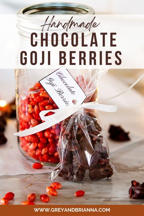 homemade chocolate covered goji berries Goji Berries Recipes, Goji Berries Plant, Berries Benefits, Goji Berries Benefits, Gogi Berries, Goji Berry Recipes, Berry Cookies, Chocolate Recipes Easy, Chocolate Recipes Homemade