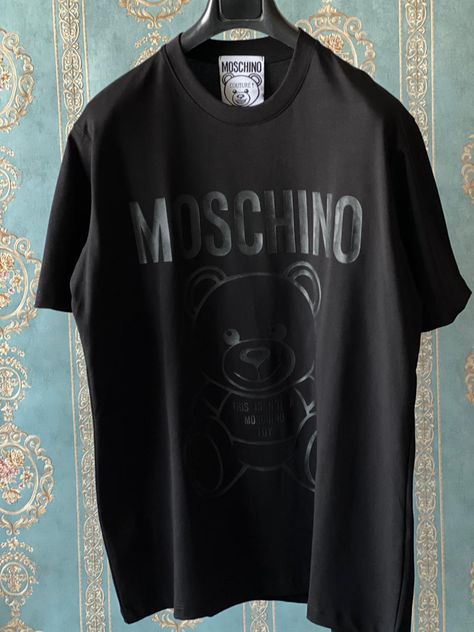 Moschino Couture, Body Top, Girly Shoes, Over Size, Tshirt Art, Mens Clothes, Dope Outfits, Moschino, Jogging