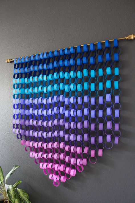 Paper Wall Art Diy, Crafted Gifts, Paper Blog, Wall Hanging Designs, Fleurs Diy, Diy Wand, Paper Chains, Paper Wall Art, Festival Diy