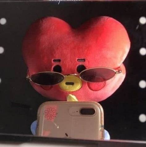 Tata World, Pop Music Playlist, Playlist Covers Photos, Kpop Profiles, Organization Apps, Kawaii Phone Case, Insta Profile Pic, Apple Watch Wallpaper, Bts Girl