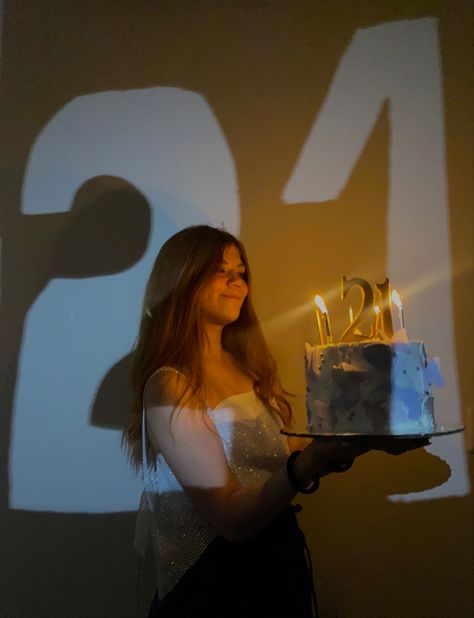 15 Birthday Shoot Ideas, 21st Birthday Ideas Pictures, Going Out Birthday Ideas, 21 Birthday Picture Ideas, 21st Birthday Photo Ideas, Birthday Ig Post Ideas, 21th Birthday Photoshoot Ideas, 21birthday Photoshoot Ideas, 21 Birthday Ideas Photoshoot