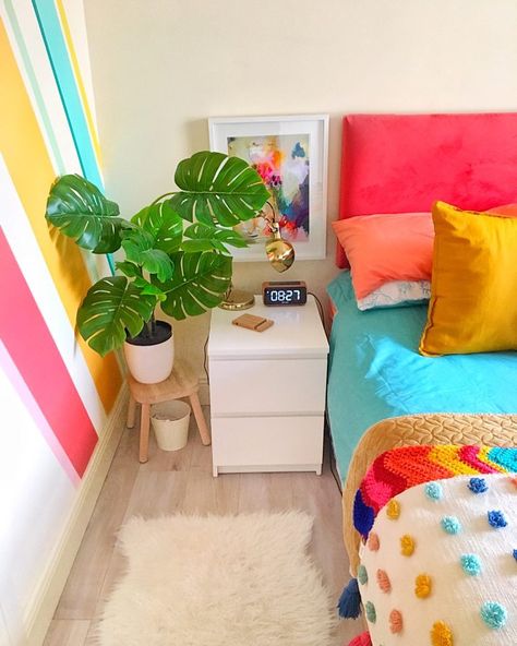 Bright, colourful bedroom. Bedroom Ideas Bright, Modern Colorful Bedroom, Bright Bedroom Colors, Colourful Bedroom, Colorful Bedroom Design, Grow Up, Colorful Bedroom Decor, Bright Bedroom, Guest Bedroom Design