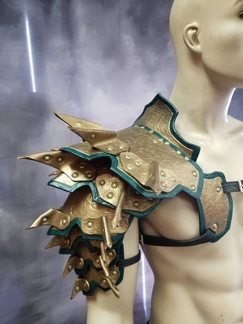 Shoulder Armor Design, Fantasy Shoulder Armor, Celtic Armor, Dinosaur Fashion, Leather Shoulder Armor, Leather Pauldron, Armored Dress, Shoulder Armour, Steampunk Armor