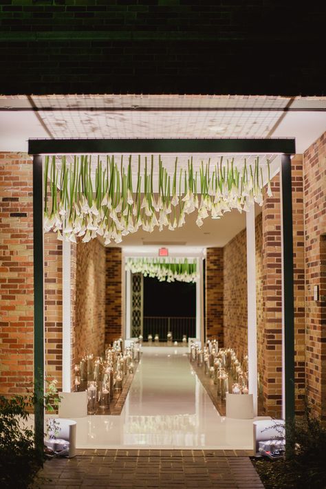 White Calla Lily Wedding Decor, Reception Entrance Decor Entryway, Calla Lillies Wedding, Calla Lily Centerpieces, Cala Lilies, Lily Centerpieces, Southern Traditions, Reception Entrance, Calla Lily Wedding