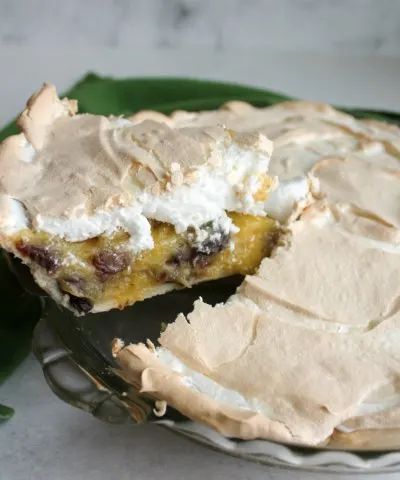 Raisin Cream Pie, Raisin Pie Recipe, Sour Cream Raisin Pie, Raisin Pie, Mennonite Girls Can Cook, Baked Pie Crust, Cream Pie Recipes, Flaky Pie Crust, Custard Filling