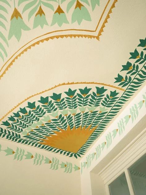 La Tartane | Notoire Hand Painted Interiors, Painted Details On Wall, Wall Murals In Bedroom, Designs To Paint On Walls, Painted Mural Living Room, Painted Interior Archways, Ceiling Painting Design, Colorful Ceiling Ideas, Stairwell Mural Ideas