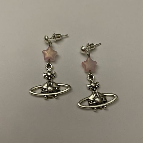 Y2k Vivienne Westwood, Earrings Y2k, Y2k Earrings, Grunge Jewelry, Jewelry Lookbook, Diy Crafts Jewelry, Girly Jewelry, Jewelry Inspo, Ear Jewelry