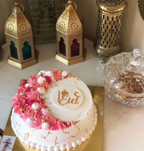 Eid Baking, Diy Eid Decorations, Eid Sweets, Ramadan Desserts, Eid Mubark, Eid Cake, Cake Decorating Flowers, Homemade Chocolate Bars, Eid Mubarak Decoration