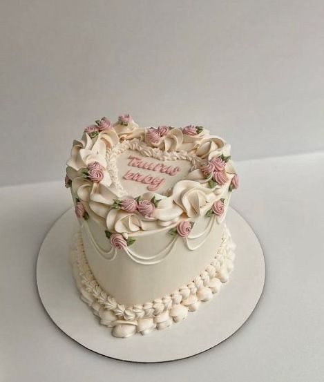 Coquette Cake, Roses And Pearls, Heart Birthday Cake, Bolo Vintage, Inside Cake, Cake With Flowers, Vintage Birthday Cakes, Heart Cakes, Torte Cupcake