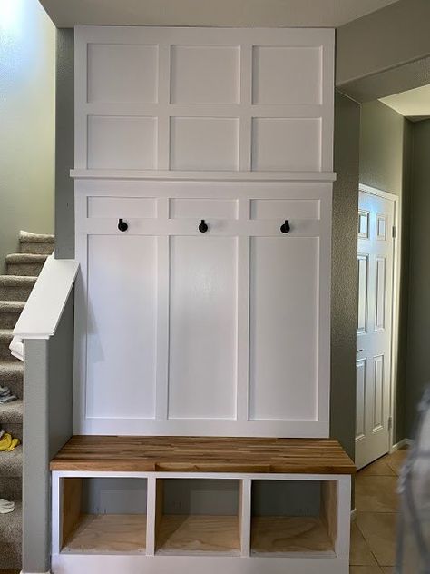 Built In Hall Tree, Built In Entryway, Beautiful Country Homes, Bench Drawers, Mudroom Cubbies, Mudroom Storage, Diy Pantry Organization, Corbel Shelf, Plywood Edge