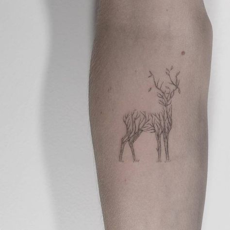 Single needle style surrealist branch deer tattoo on the inner forearm. Animal Tattoos For Women, Animal Sleeve, Tattoo Animal, Deer Tattoo, Tattoo Zeichnungen, Feather Tattoos, Sleeve Tattoos For Women, Arm Tattoos For Guys, Dog Tattoos