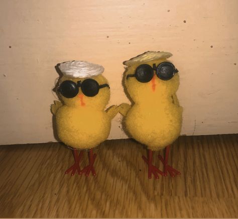 #chicken #yellow #aesthetic #friends Friends Yellow Aesthetic, Yellow Friends Aesthetic, Yellow Aesthetic Friends, Ysl Aesthetic, Aesthetic Friends, Friends Aesthetic, Aesthetic Things, Yellow Aesthetic, Chicken