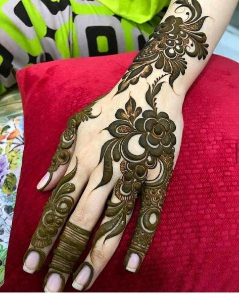 Mahendiii Design Back Hand, Back Hand Mahendiii Design, Khafeef Mehendi Designs, Mahendiii Design, Mahendi Designs Latest, Khafif Mehndi Designs, Latest Arabic Mehndi Designs, Khafif Mehndi Design, Legs Mehndi Design