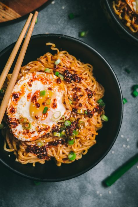 Chili Oil Noodles with VIDEO- Playful Cooking Spice Noodles, Chili Oil Noodles, Oil Noodles, Chili Oil Recipe, Noodle Recipes Easy, Instant Ramen, Spicy Noodles, Soya Sauce, Instagram Promotion