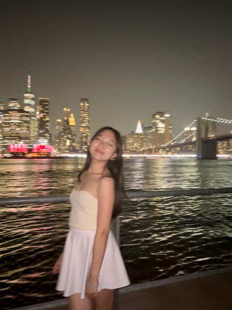 Manhattan skyline at night photo inspo outfit inspiration tube top white tennis skirt city nights White Tennis Skirt, Manhattan Skyline, Night Photos, Tennis Skirt, Manhattan, Tube Top, Outfit Inspirations, White