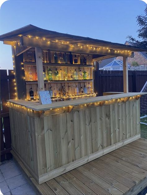 Outside Mini Bar, Outdoor Bar Aesthetic, Outdoor Bar Decor Ideas, Backyard Dyi, Rustic Outdoor Bar, Wooden Home Bar, Outside Bar, Outdoor Garden Bar, Patio Bars