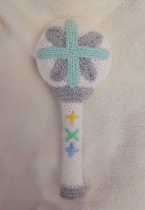 Knit txt light stick Txt Crochet Ideas, Light Stick Crochet, Txt Crochet Pattern, K Pop Crochet, Txt Light Stick, Txt Crochet, Kpop Crochet, Cute Easy Doodles, Light Stick