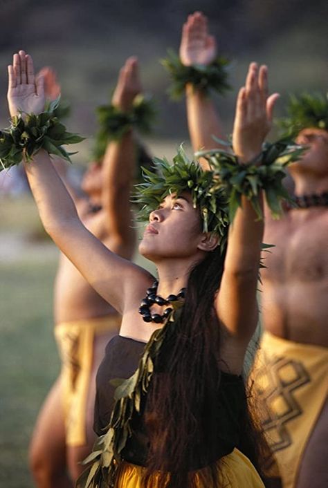 Polynesian Dance, Hawaii Hula, Hawaiian Dancers, Hula Dance, Hula Dancers, Hands In The Air, Hawaiian Art, Hawaiian Culture, Polynesian Culture