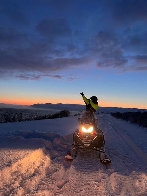 #oldmoney #winter #sunset #snowmobile #polarnight Snowboard Aesthetic, Chalet Girl, Ski Aesthetic, Semester Abroad, Polar Night, Snow Trip, Europe Winter, Winter Sunset, Winter Vibes