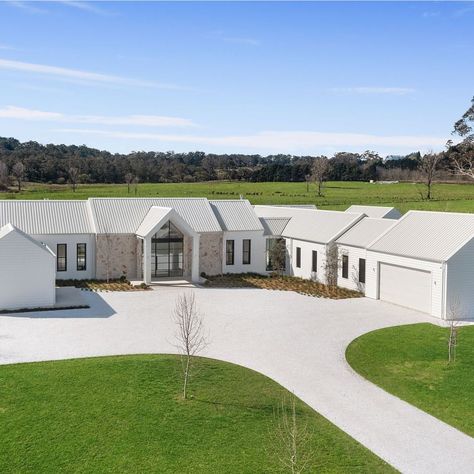 Artisan Exterior | This stunning modern farmhouse in Bowral NSW, designed by @martinotoolearchitect, features our Australian sourced Callala Organic Wall… | Instagram Modern Organic Exterior, House Exterior Australian, Artisan Exterior, Bowral Nsw, Australian Farmhouse, Exterior Door Styles, Farmhouse Architecture, Wood And Marble, Exterior Door