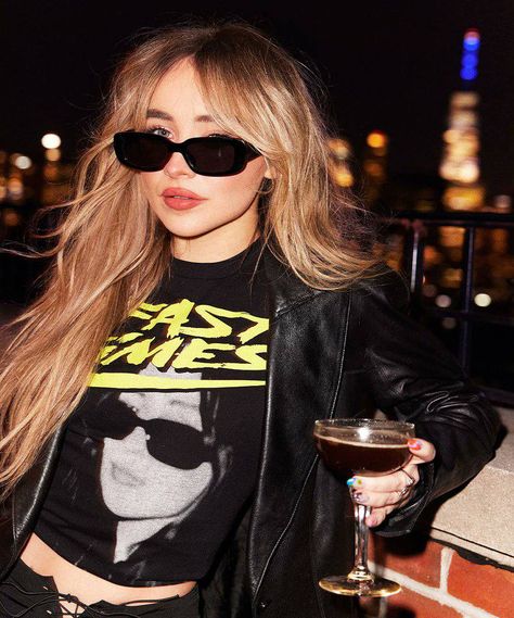 sabrina carpenter pics on Twitter: "sabrina carpenter is stunning… " Sabrina Carpenter Merch, Grid Girl, Sabrina Carpenter Style, Sabrina Carpenter Outfits, Fast Times, American Beauty, Celebrity Art, Fav Celebs, Sabrina Carpenter