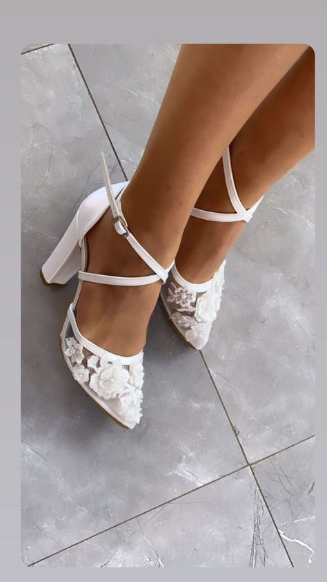 Wedding Shoes Bride Chunky Heel, White Heels With Flowers, Wedding Shoes Bride Comfortable, Wedding Heels Closed Toe, Wedding Day Shoes The Bride, White Wedding Shoes Low Heel, Romantic Bridal Shoes, Wedding Heels Brides, Low Heel Bridal Shoes