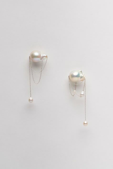 Yiqing Yin, Danielle Frankel, Pearl Stud Earrings, Bijoux Diy, Chain Earrings, Pearl Drop Earrings, Jewelry Inspo, Diy Earrings, Pearl Jewelry