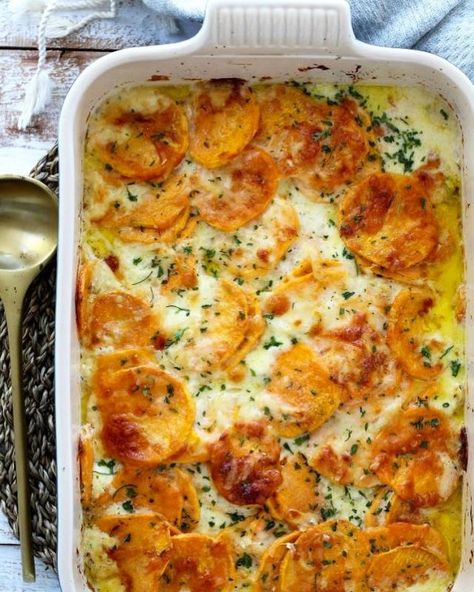 Sweet Potato Gratin Recipes, Savory Sweet Potato Recipes, Scalloped Sweet Potatoes, Sweet Potato Gratin, Sweet Potato Sides, Thanksgiving Casserole, Gratin Potatoes, Traditional Thanksgiving, Potatoes Au Gratin