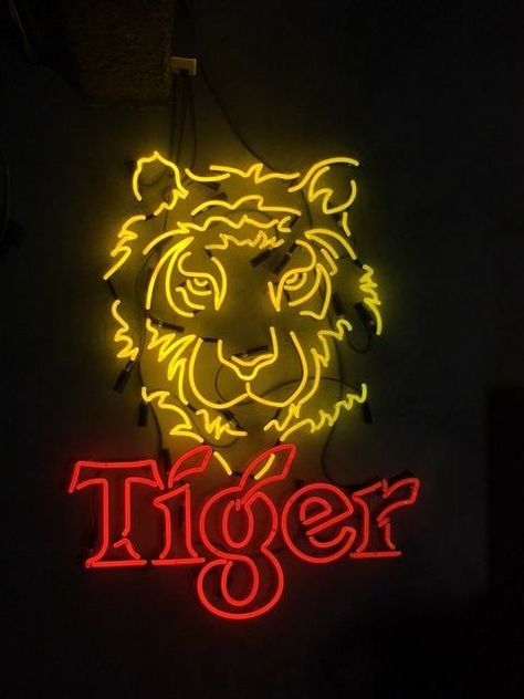 Neon Tiger, Visual Lighting, Asian Bistro, Trill Art, Neon Sign Art, Neon Moon, Graffiti Style Art, Neon Aesthetic, Neon Art