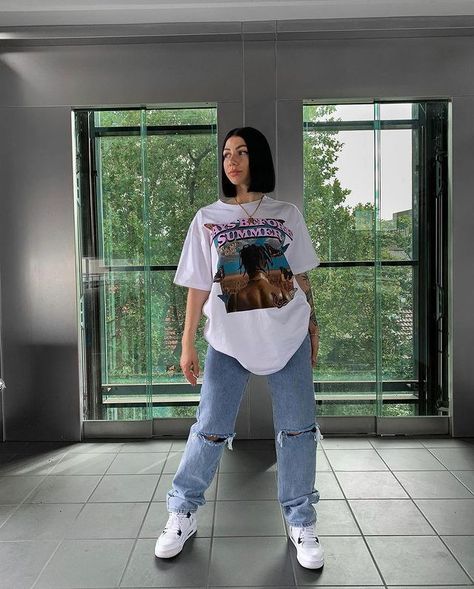 Aesthetic Girl Cute, Pakaian Hipster, Tomboy Stil, Tomboy Outfit, Baggy Outfit Ideas, Oversize Tshirt Outfits, Famous Star, Streetwear Ideas, Tomboy Outfits