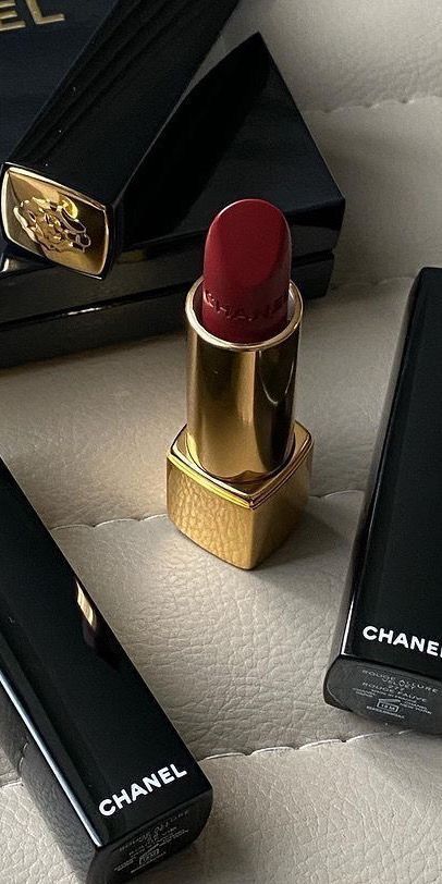 Chanel Items, Lana Myers, Chanel Products, Patchouli Perfume, Boujee Aesthetic, Bold Red Lips, Twisted Series, Chanel Beauty, Luxury Makeup