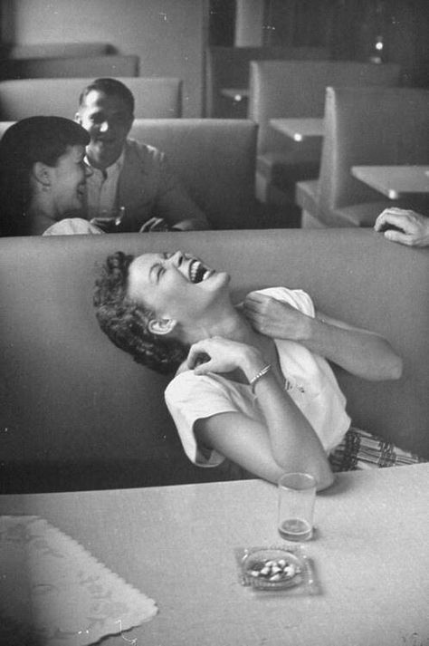 Joyful Woman, Women Laughing, Romy Schneider, Photo Vintage, Victor Hugo, Happy Women, Photography Techniques, White Photo, Vintage Pictures