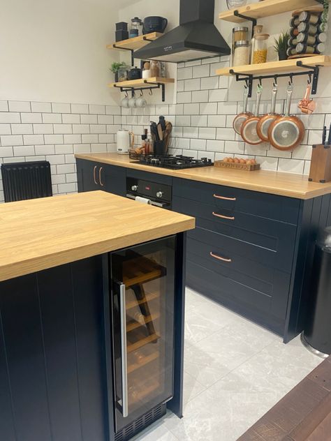 Small Shaker Kitchen, Navy Shaker Kitchen, Scaffold Shelves, Fabulous Living Room Decor, Styled Kitchen, Renovation Inspiration, Oak Bench, Shaker Style Kitchens, Galley Kitchen