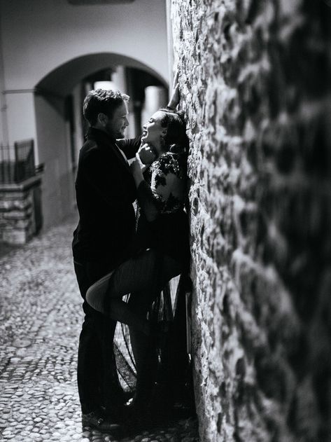 Romantic Black And White Photography, Sultry Couples Photoshoot, Couples Photoshoot At Night, Dark Romance Photos Couples, Nighttime Wedding Photography, Noir Engagement Photos, Nighttime Couples Photography, Nighttime Engagement Shoot, Dark Engagement Photos Romantic