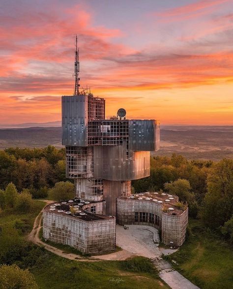 @ig_urbex on Instagram: “__________________________________ @IG_URBEX brings to you a feature from one of an amazing artist! _ @peter.rajkai _ Congratulations!…” Deserted Places, Desert Places, A Quiet Place, Quiet Place, Interesting Buildings, Abandoned Mansions, The Building, Willis Tower, Haunted House