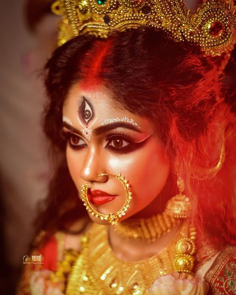 Durga Maa Look Photoshoot, Durga Maa Photoshoot, Durga Maa Makeup Look, Goddess Attire, Kali Picture, Gorgeous Bridal Makeup, Maa Kali Images, Bewafa Photo Editing, Goddess Makeup