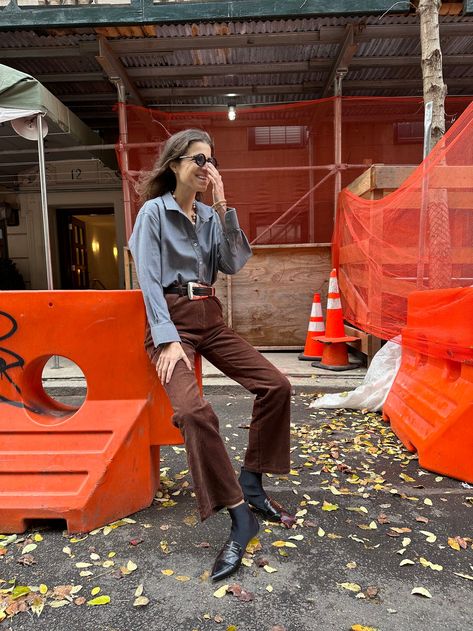 1/2: Brown corduroy pants could be the new jeans Uniform Style, Brown Corduroy Pants, Poplin Skirt, Leandra Medine, London Look, Red Turtleneck, Shirt Tucked In, Fashion Sites, Uniform Fashion