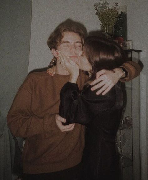 Couples Snuggle Aesthetic, Ja I Ty, The Love Club, Foto Poses, Cute Couples Photos, Relationship Goals Pictures, The Perfect Guy, Photo Couple, Cute Relationship Goals