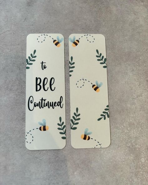 Cute Bookmarks Design, Bookmark Designs Aesthetic, How To Make A Cute Bookmark Easy, Bookmark Painting Ideas Aesthetic, Bookmark Inspo Aesthetic, Funny Bookmark Ideas, Cute Bookmark Ideas Aesthetic, Book Mark Ideas Drawing, Cute Bookmark Designs