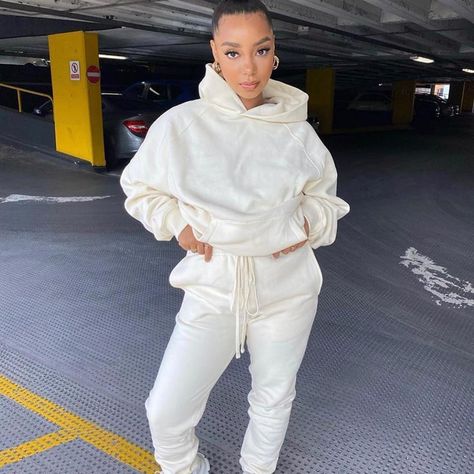 Sweatsuit Set, Hoodie And Sweatpants, Estilo Chic, Parking Garage, Tracksuit Women, Casual Sets, Sportswear Women, Style Chic, Hooded Sweater