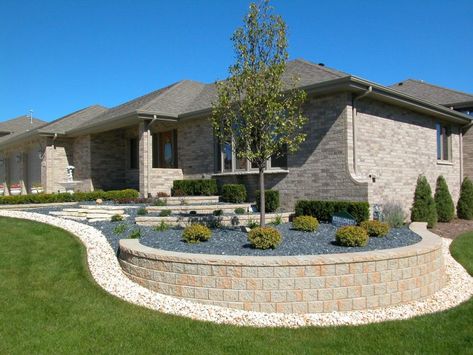 Front Yard Edging Ideas, Yard Edging Ideas, Sloped Front Yard, Landscaping Around House, Front Yard Patio, Landscaping On A Hill, Front Landscape, Sloped Yard, Sloped Backyard