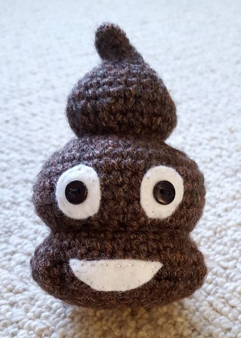 Crochet Poo Emoji Amigurumi Creatures, Emoji Patterns, Funny Crochet, Easy Crafts To Sell, Poop Emoji, Funny Toys, Crochet Humor, Crochet Items, Crochet Applique